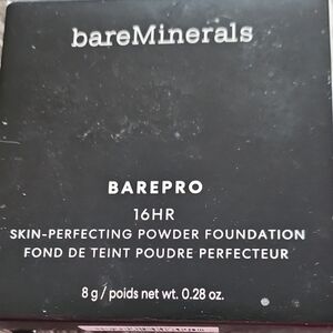 bareMinerals BAREPRO 16HR Powder Foundation